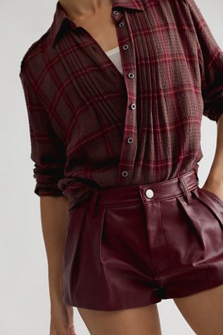 Shorts plissés en cuir végétalien Blank NYC