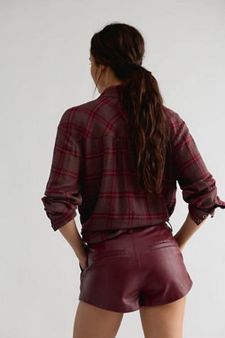Женские шорты Blank NYC Pleated Vegan Leather, цвет: Heartbreaker — фото 2