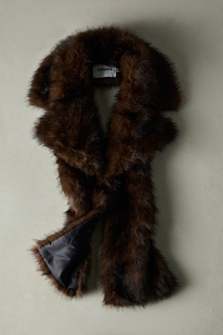 APPARIS Mia Faux Fur Collar