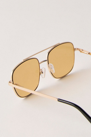 Женские солнцезащитные очки Free People Brooks Metal Aviator Sunglasses, цвет: Золотой / Медовый — фото 4