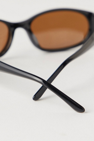Женские солнцезащитные очки Banbe The Harlow Sunglasses, цвет: Чёрный коричневый — фото 3