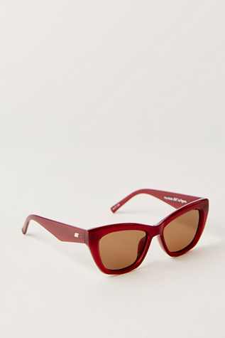Женские солнцезащитные очки Le Specs Lumen Sunglasses, цвет: Клюквенный / Коричневый — фото 2