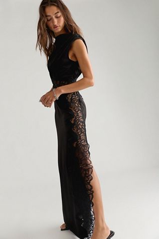 Robe longue en dentelle Eniko Shona Joy