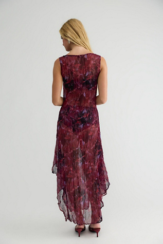 Женское платье ESTHE Sheer Crinkled Hanky Hem Maxi Slip, цвет: Красный ягодный — фото 2
