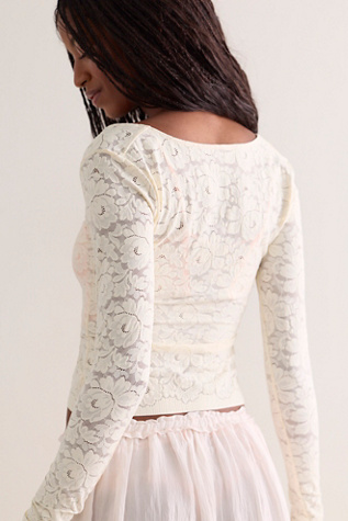 Женский топ Intimately Smooth Talking Lace Long Sleeve Top, цвет: Состаренная слоновая кость — фото 2