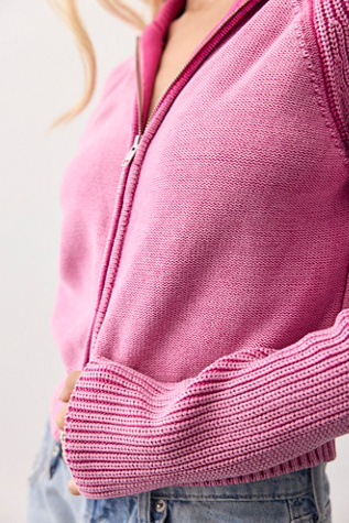Женские кардиганы Free People Josephine Funnel-Neck Cardi, цвет: Фуксия — фото 4