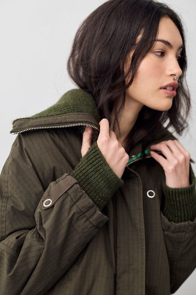 We The Free Lightning Rod Funnel-Neck Puffer #2