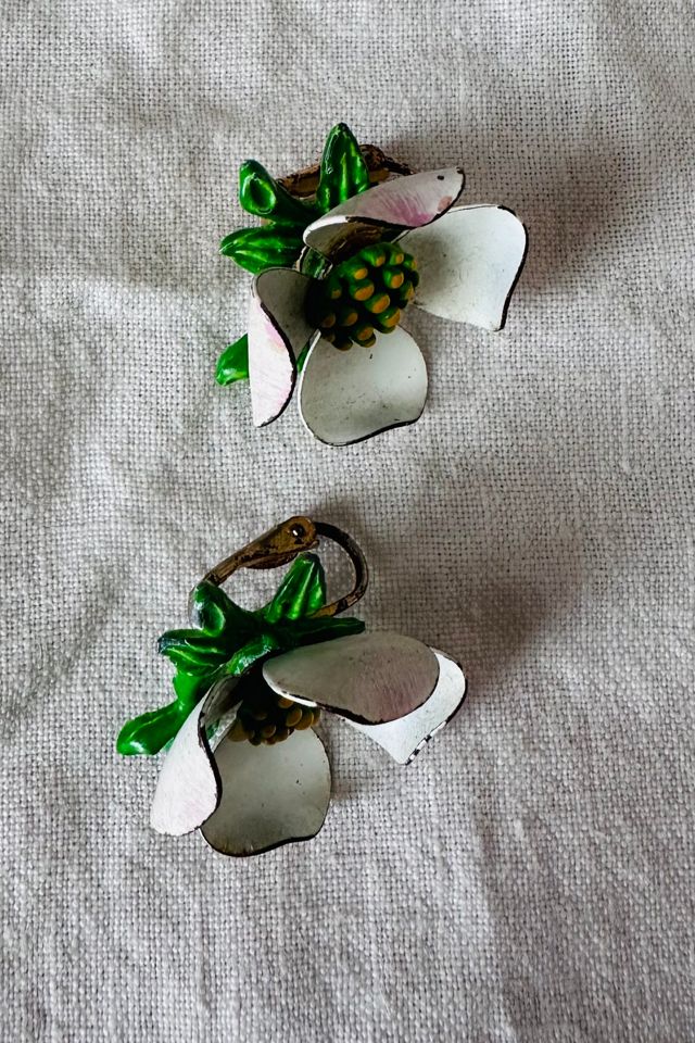 Vintage White Dogwood Enamel Flower Clip-On Earrings Selected by KA.TL.AK #3