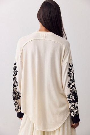 Женская футболка We The Free Flora Oversized Long Sleeve, цвет: Пыльный комбинированный — фото 2