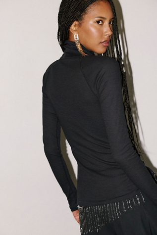 Женский топ Intimately Keeping It Light Ribbed Turtleneck Top, цвет: Чёрный — фото 2