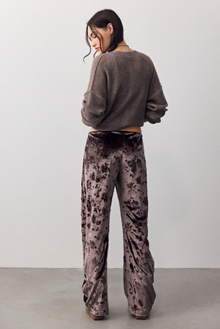 Женские брюки Free People Radiance Low-Rise Velvet Pull-On, цвет: Ashbrown — фото 3