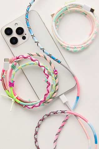 Le Pom Pom USB-C Charger