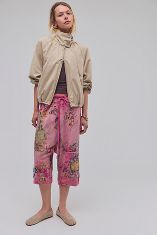 Magnolia Pearl Applique Doli Cali Capris at Free People in Pink
