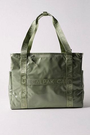 Женская сумка Calpak Terra 35L Water-Resistant, цвет: Juniper — фото 2