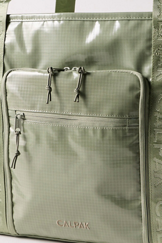 Женская сумка Calpak Terra 35L Water-Resistant, цвет: Juniper — фото 3