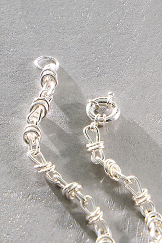 Женское колье Daisy London Silver Plated Knot, цвет: Серебряный — фото 3