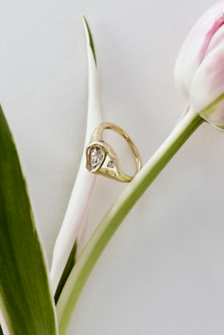Женское кольцо Daisy London Gold Plated Estee Sapphire Stack, цвет: Золотой — фото 4