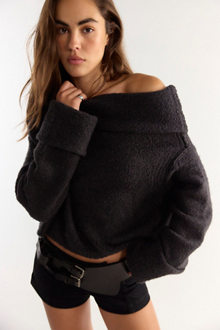 Carrie Off-The-Shoulder Pullover