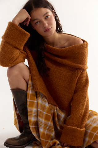 Carrie Off-The-Shoulder Pullover