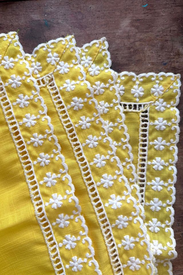Vintage 70’s Set of Four Yellow Placemats with White Embroidery Selected by KA.TL.AK #2