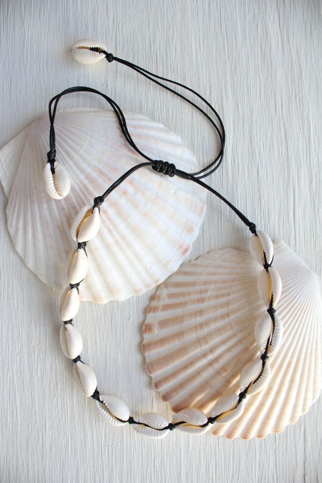 Vintage Cowrie Shell Surfer Choker Necklace Selected By Moons + Junes Vintage #1