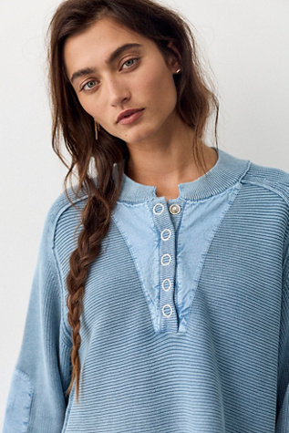 Женский топ We The Free Carter Surplus Henley, цвет: Bluehills — фото 4