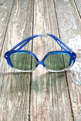 Женские солнцезащитные очки Cherry Vintage 1970s Deadstock Oversized Blue Ombre Sunglasses Selected, цвет: Синий — фото 1