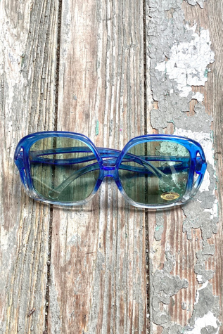 Женские солнцезащитные очки Cherry Vintage 1970s Deadstock Oversized Blue Ombre Sunglasses Selected, цвет: Синий — фото 2