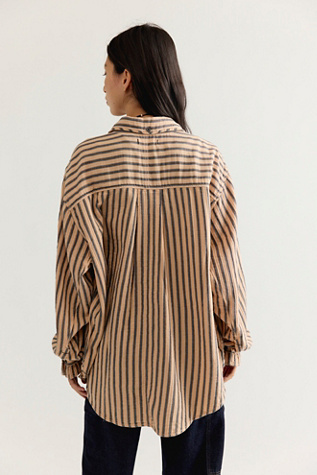 Женский топ We The Free Off-Duty Double Cloth Striped Button Down, цвет: Бежевый комбинированный — фото 2