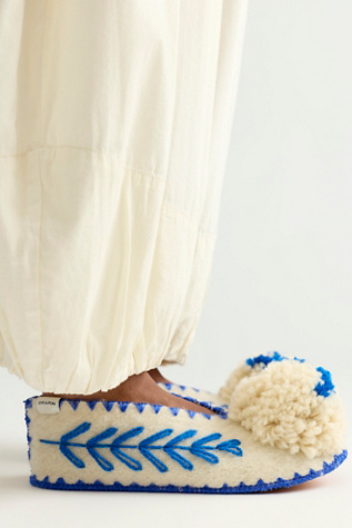 Confetti Pom Slippers