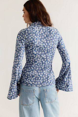 Женский топ We The Free Mod Mix Printed Button Down Top, цвет: Небесно-голубой комбинированный — фото 2