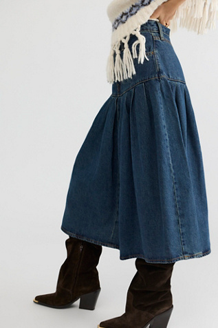 Levi's Yoked Pleated Midi Skirt