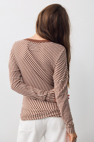 Женский топ We The Free Carter Long Sleeve Top, цвет: Шоколадный комбинированный — фото 2