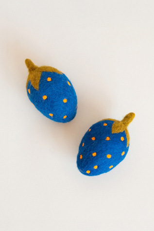 MODERNBEAST Strawberry Wool Cat Toy Set