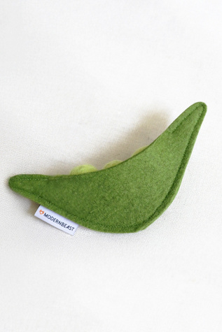MODERNBEAST Pea Pod Wool Cat Toy