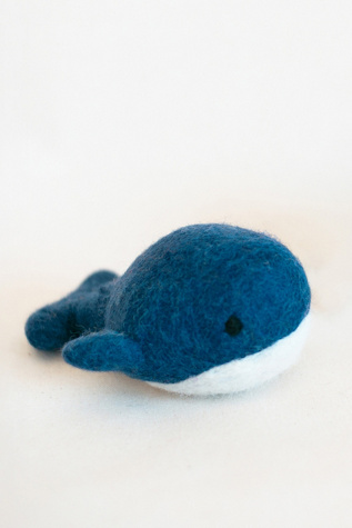 MODERNBEAST Whale Wool Dog Toy