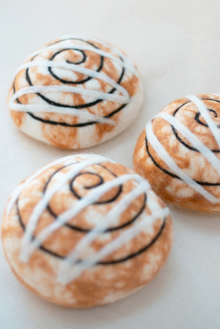 MODERNBEAST Cinnamon Roll Wool Dog Toy