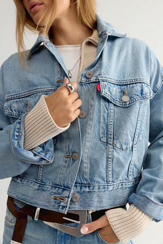 Levi’s Loose Cropped Trucker Jacket