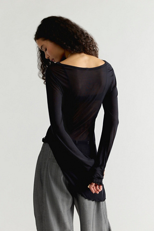 Женский топ Free People Addie Asymmetric Long Sleeve Top, цвет: Чёрный — фото 2