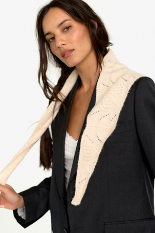 Écharpe triangulaire en tricot torsadé douillet