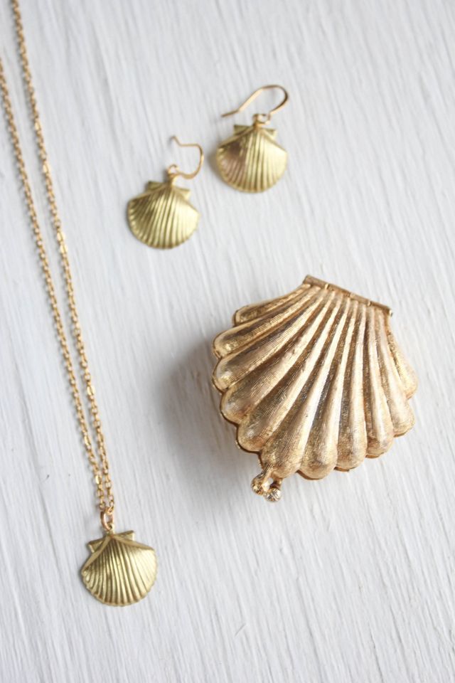 Vintage Gold Tone Shell Locket Compact Ring Dish Selected By Moons + Junes Vintage #1