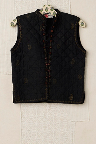 FP MART: Vintage Quilted Vest With Wooden Buttons