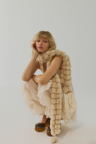 Kiss Kiss Pom Scarf
