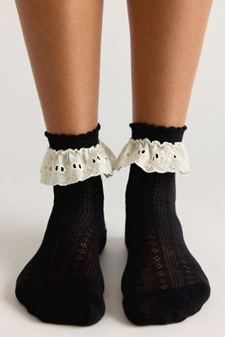 Bobby Lace Frill Socks