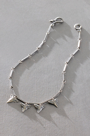 Collier quatre dents de requin en argent sterling Alkemie