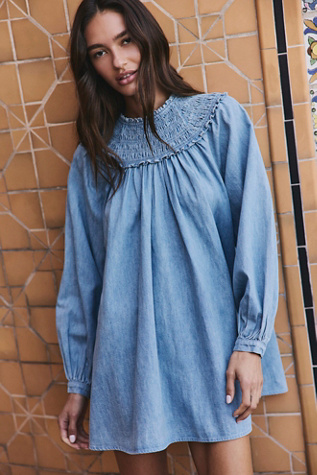 Женское платье Free People Morning Dew Smocked Mini, цвет: Индиго мглистый — фото 3