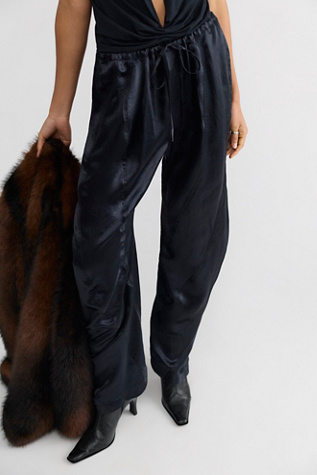Женские брюки Free People Crowd Pleaser Twisted Satin Pull-On, цвет: Чёрный — фото 4