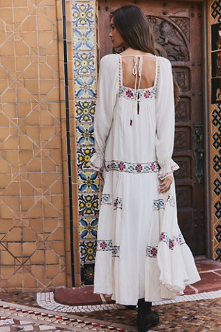 Женское платье Free People Azalea Embroidered Maxi, цвет: Слоновая кость комбинированный — фото 2