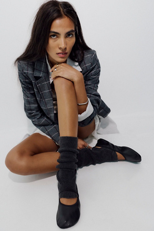Ribbed Stirrup Legwarmer