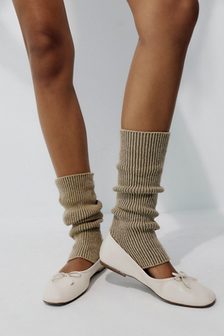 Ribbed Stirrup Legwarmer